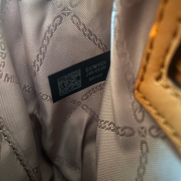 Michael Kors NWT Quilted Leather Camera Bag - Picture 15 of 16